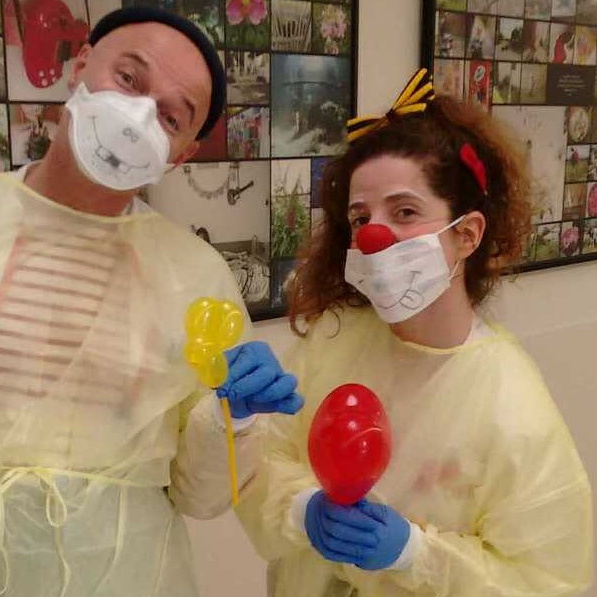 Fröhliche Clowns-"Visiten" im Kinderpalliativzentrum München