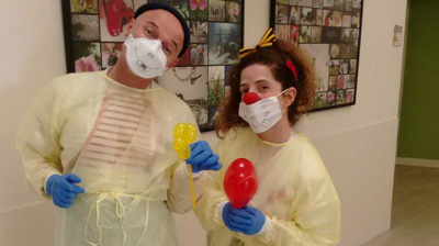 Fröhliche Clowns-"Visiten" im Kinderpalliativzentrum München