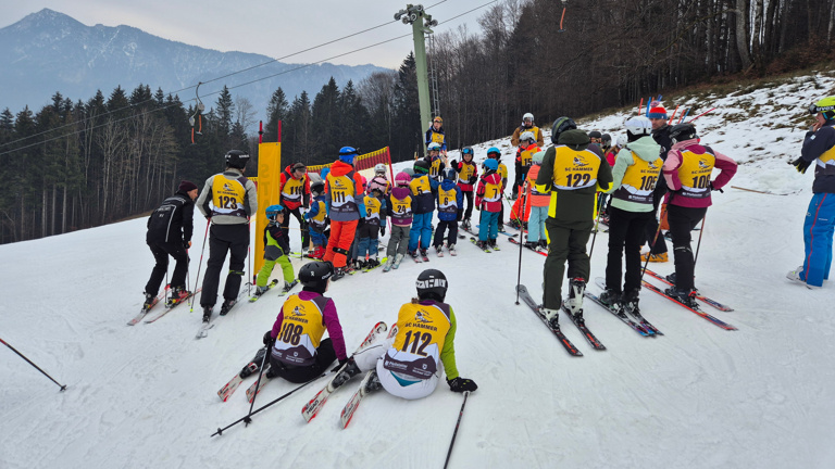 Skianzüge für die Skikinder und Trainer des SC Hammer