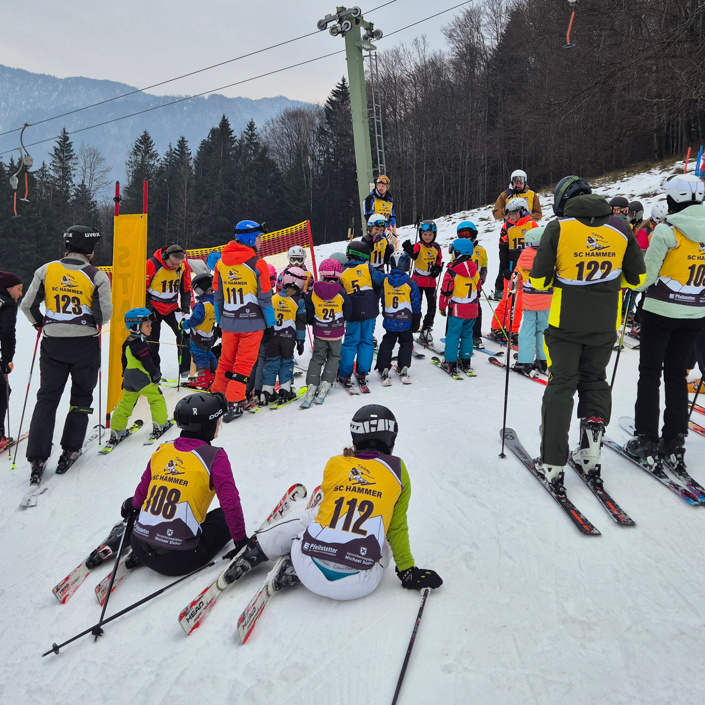 Skianzüge für die Skikinder und Trainer des SC Hammer