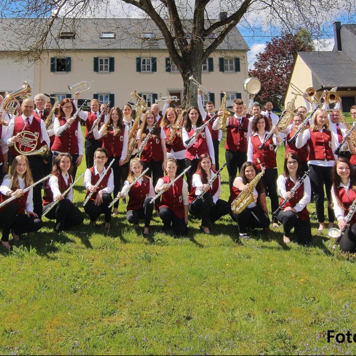 Neue Uniformen für den Musikverein Rascheid