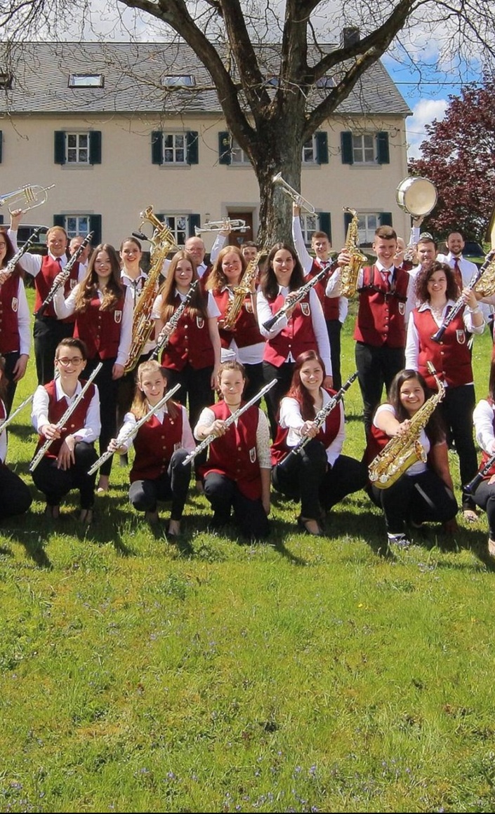 Neue Uniformen für den Musikverein Rascheid