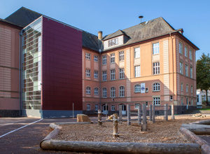 Spiel- und Kletterturm - Stadtschule -  Die Grundschule mitten in Alsfeld