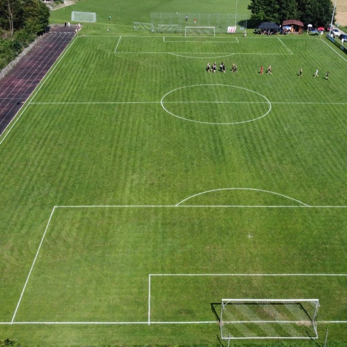Mähroboter und Rasentraktor für die Sportanlage am Baronenwald