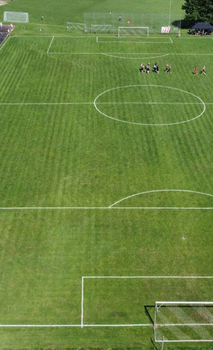 Mähroboter und Rasentraktor für die Sportanlage am Baronenwald