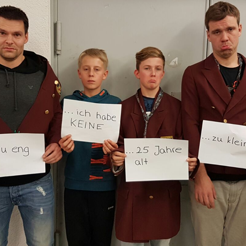 Neue Uniformen für Jung und Alt