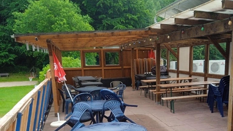 Volksbank: Neue Möbel für die Terrasse