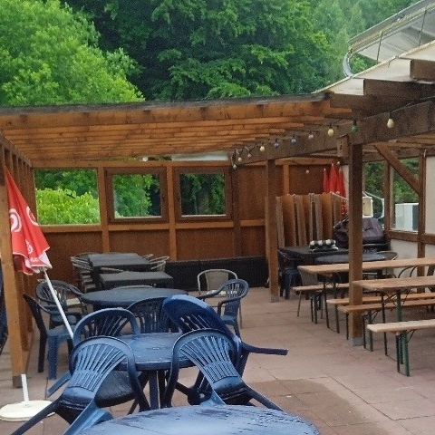 Volksbank: Neue Möbel für die Terrasse