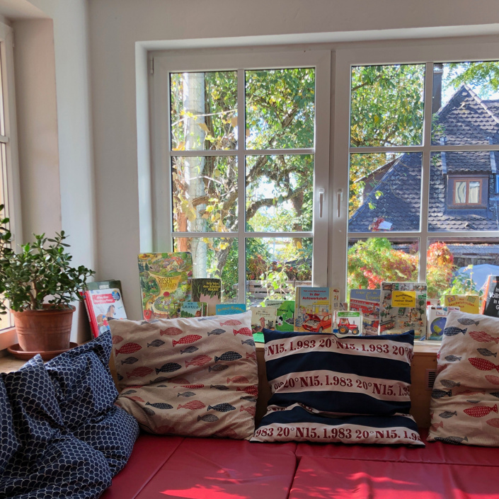 Neue Bücher und Spielsachen für den Kindergarten "Kindertreff"