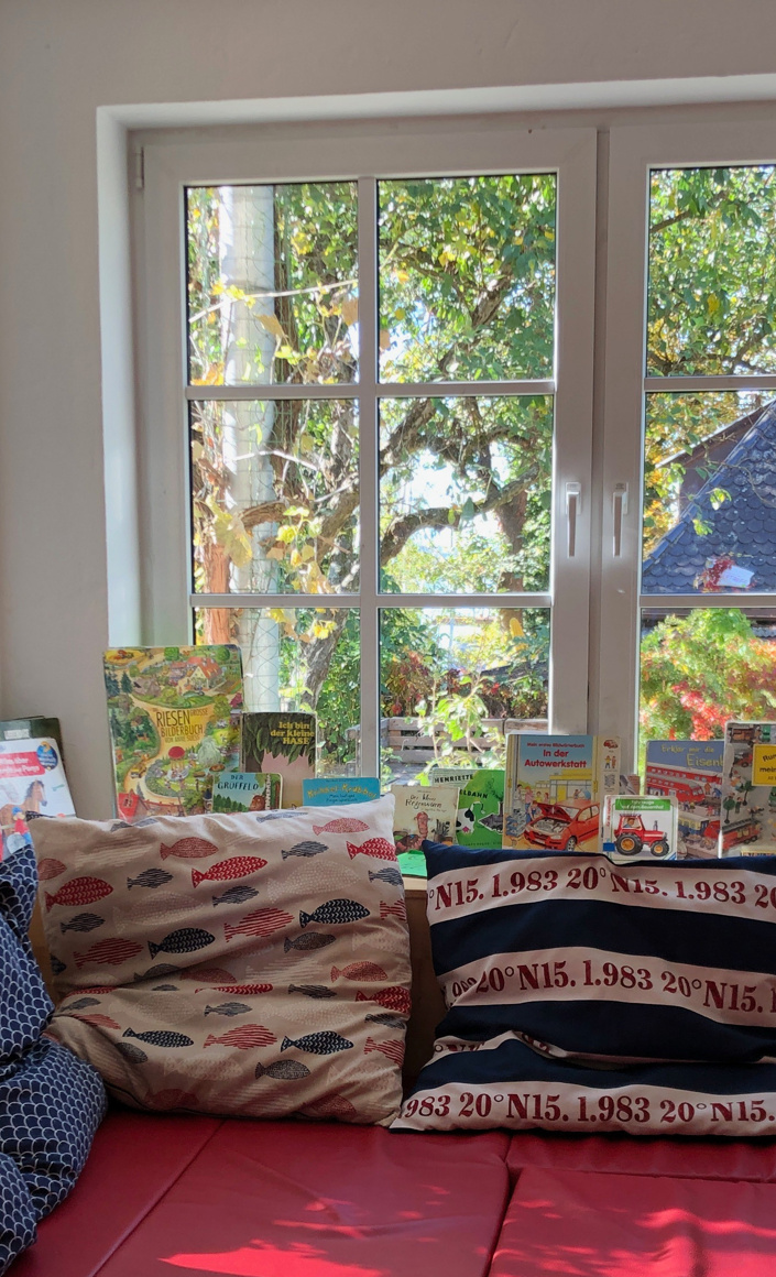 Neue Bücher und Spielsachen für den Kindergarten "Kindertreff"