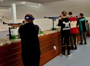 Neue Kleidung für die Jugend