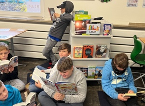 "Wer zu lesen versteht, besitzt den Schlüssel zu großen Taten..."