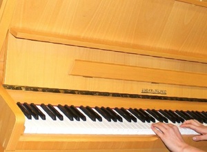 Ein neues Klavier für die Musikschule Denkendorf