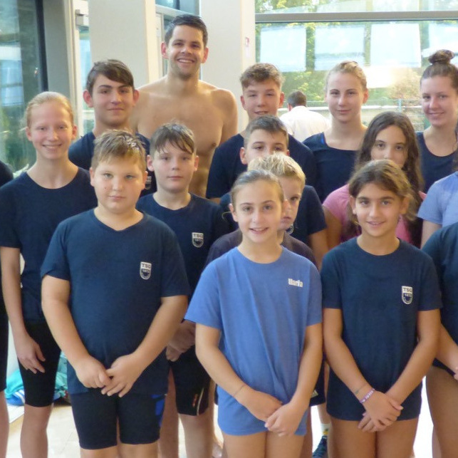 Neue Schwimmbretter und Aufbewahrungswagen