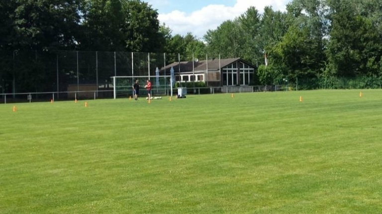 Flutlichtanlage am Rasenplatz