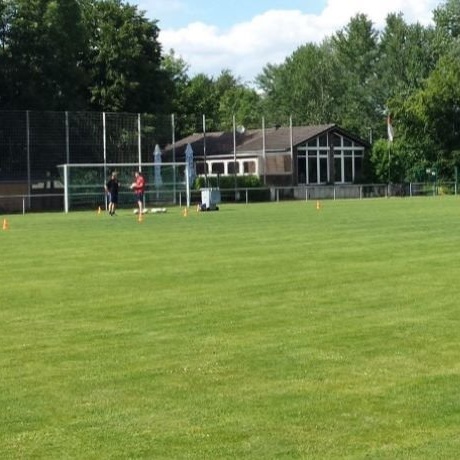 Flutlichtanlage am Rasenplatz
