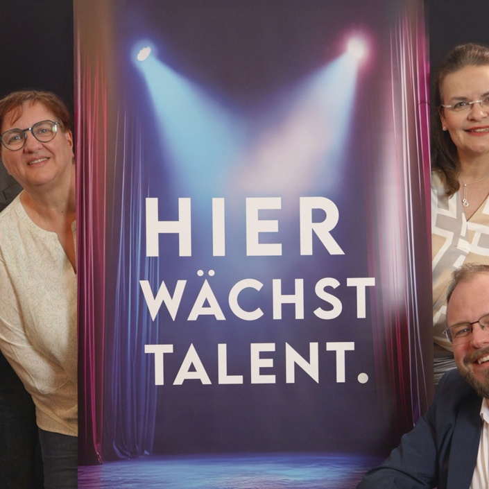 Tanzspiegel und Sitzerhöhungen - Maschen macht Musical