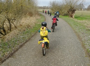 Lern-Lastenrad mit Materialien für die NaKiBi Kinder