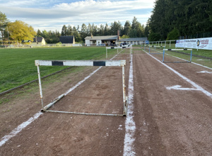 Hürden für die jungen Leichtathleten/innen des SC Syrau