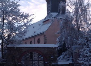 Evangelische Laurentiuskirche Trebur-Anlage eines Versammlungsplatzes