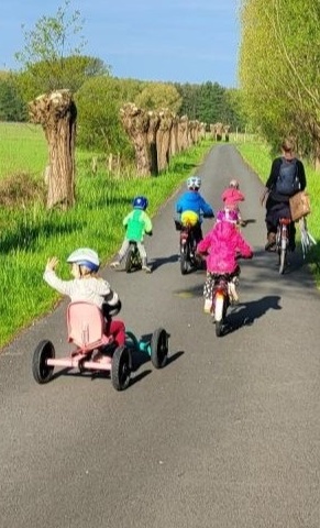 Wetten, dass die KiTas im Stadtgebiet Salzkotten viele Bäume pflanzen