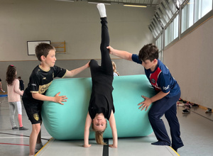 Fliegen, springen, lachen - Kinderturnen mit AirTrackmatten