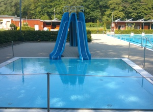 Relax- und Seniorenbänke im Freibad Brambauer