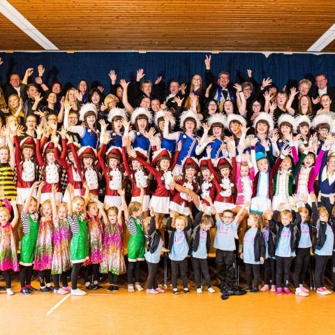 Neue Marschtanzkostüme für den TanzSportClub Lippertsgrün