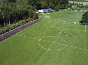 Mähroboter und Rasentraktor für die Sportanlage am Baronenwald