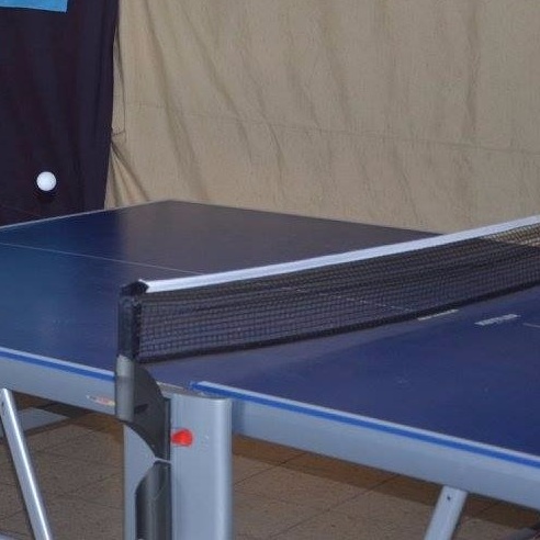 Tischtennisplatte und Kicker für das Ferienlager