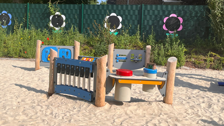 Sonnenschirm für den U3 Bereich und Kinderschaukel