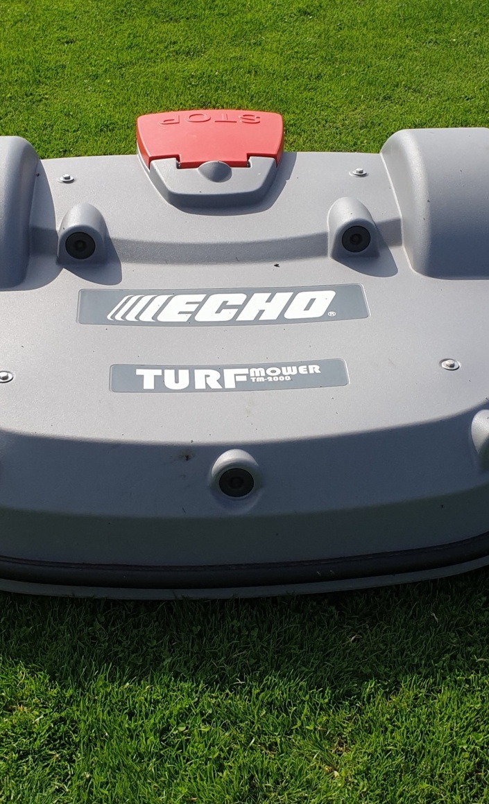 Rasenmähroboter für unseren Sportplatz