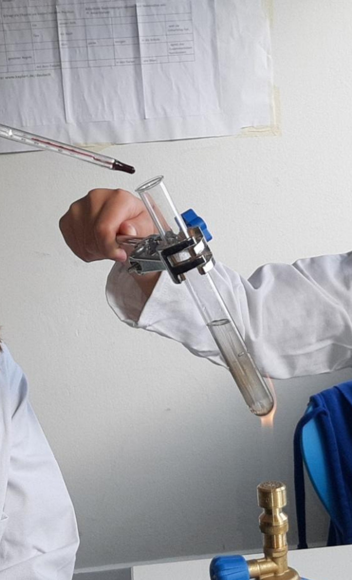 Schüler experimentieren - Chemiebaukästen