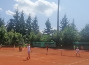 Neue Ballmaschine TC Ebersteinburg