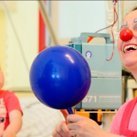 Lachen hilft - gemeinsam mit den Klinik Clowns