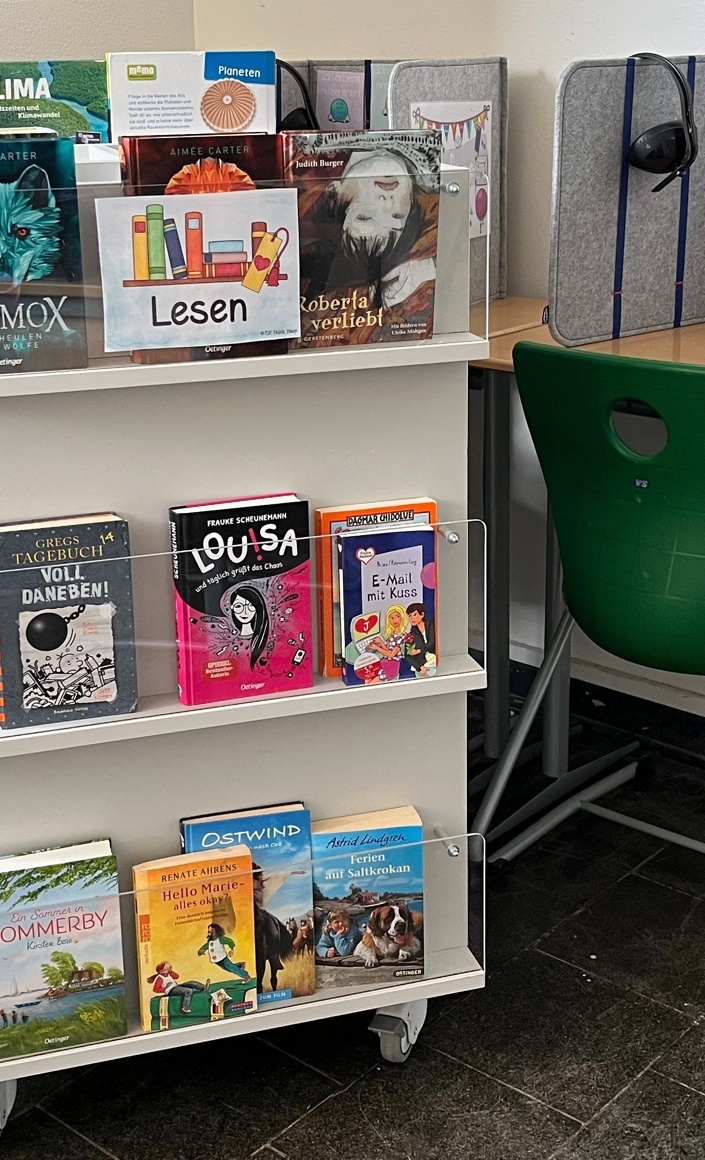 "Wer zu lesen versteht, besitzt den Schlüssel zu großen Taten..."