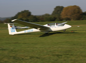 Das Schulungsflugzeug des Aeroclub benötigt ein neues Gewand