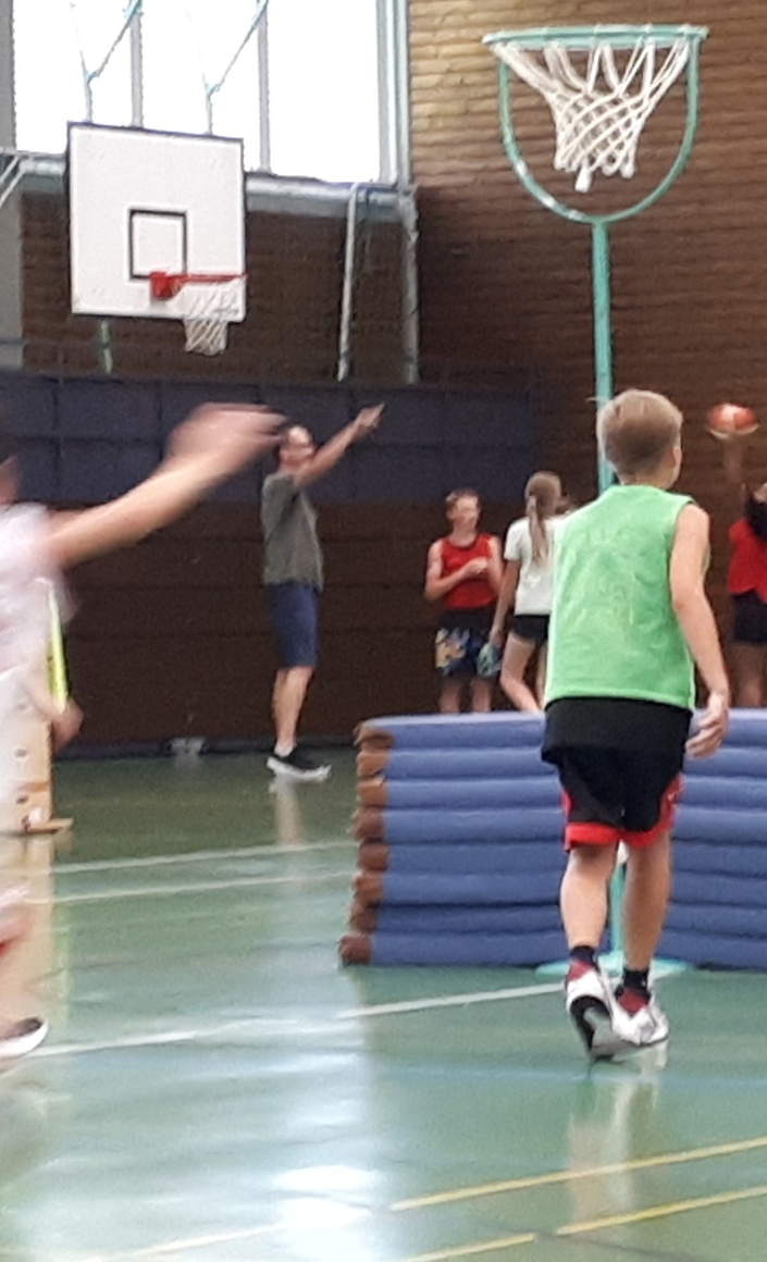 Basketball für ALLE - Wir wollen höhenverstellbare Körbe