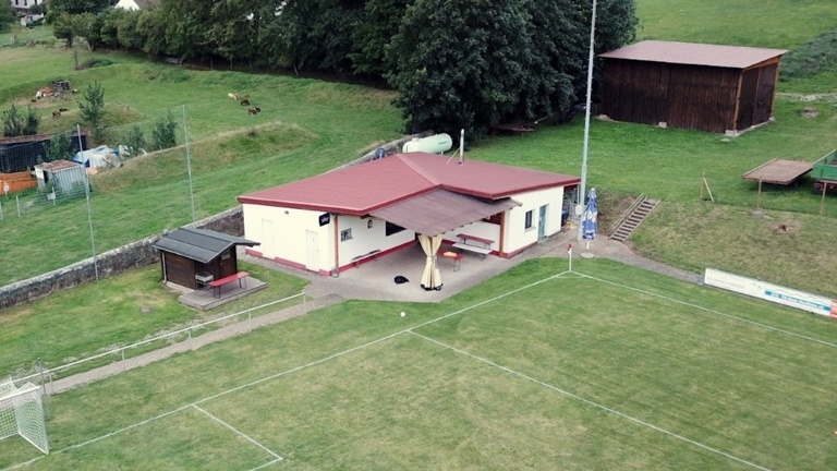 Neue Tische und Stühle für das Vereinsheim