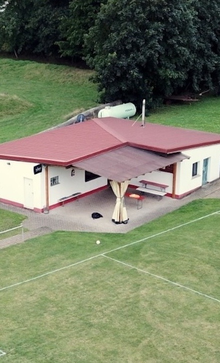 Neue Tische und Stühle für das Vereinsheim