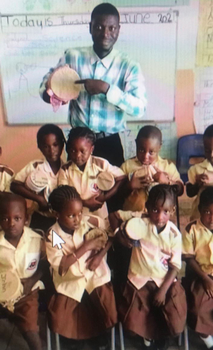 Schulmöbel für Gambia