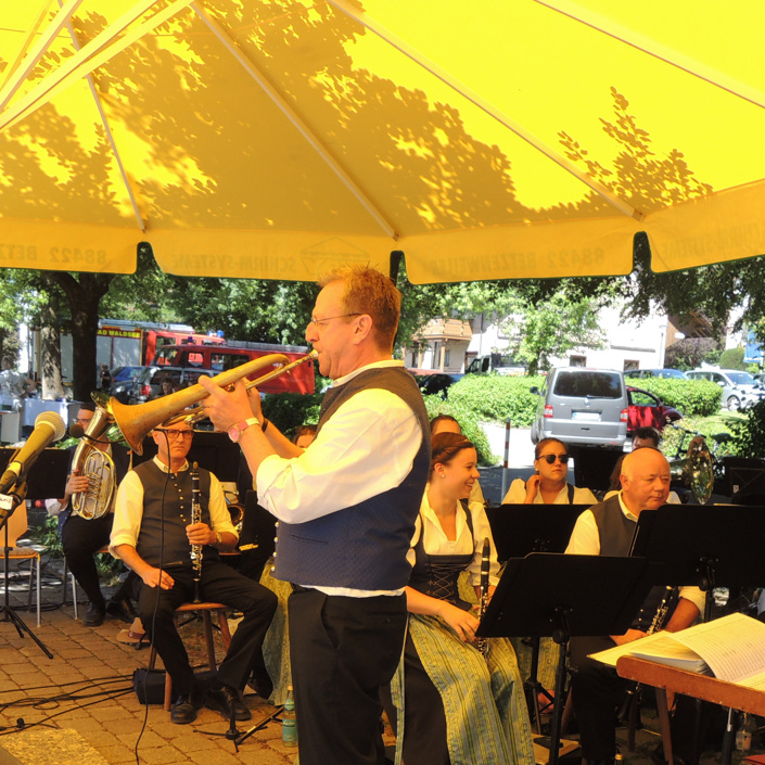 Neubespannung unserer Sonnenschirme
