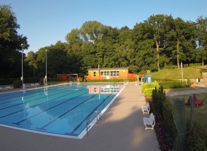 Relax- und Seniorenbänke im Freibad Brambauer