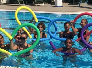 Neue Wettkampfanzüge für SSC Synchronschwimmerinnen
