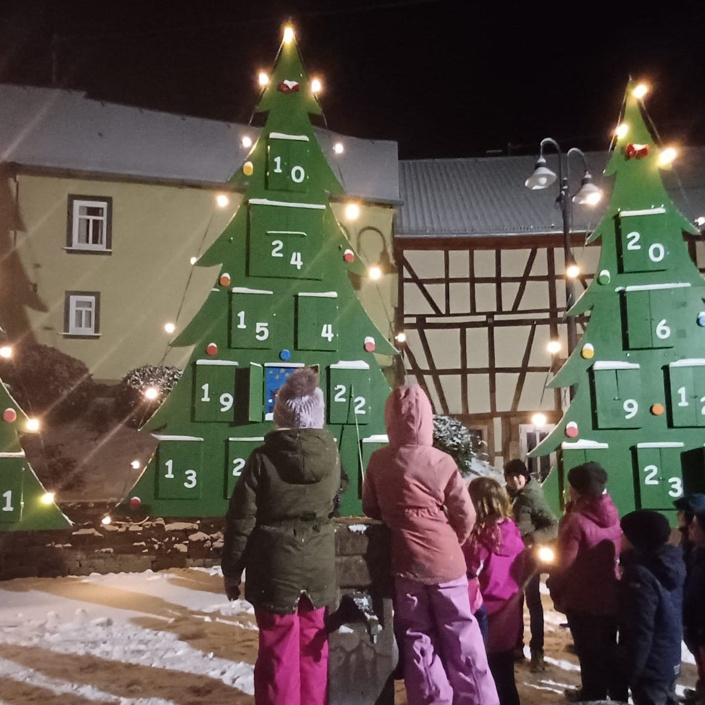 Erneuerung der Adventsbäume Ortsgemeinde Keidelheim