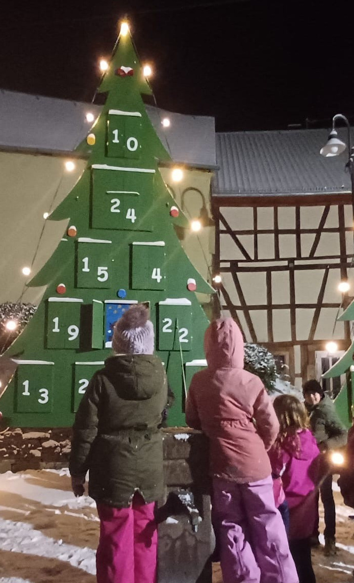 Erneuerung der Adventsbäume Ortsgemeinde Keidelheim