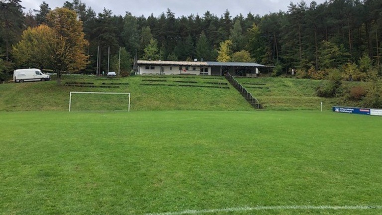 Mähroboter für Sportplatz Spvgg Roßbach