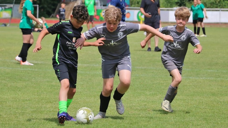 Neuer Rasentraktor für die DJK Arminia Ibbenbüren