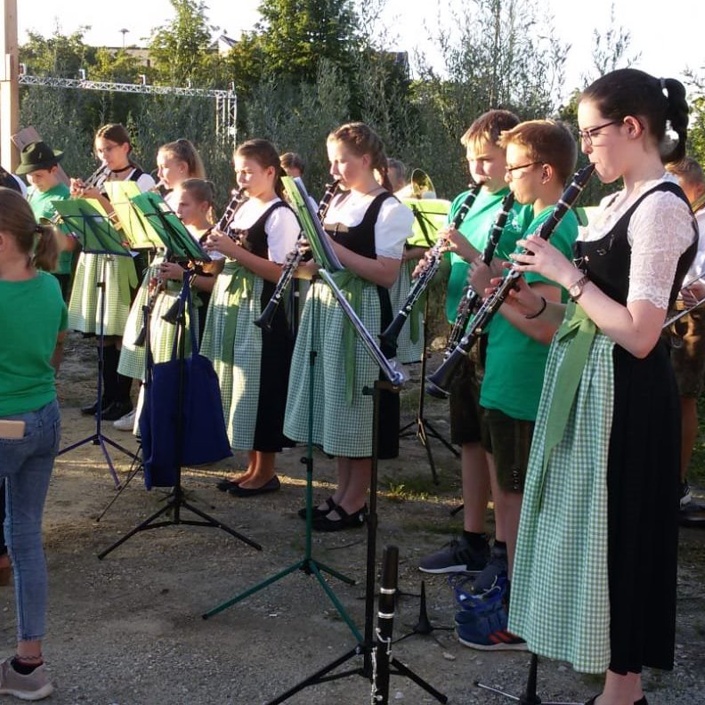 Dirndl & Westen für die Scheebrunner Jungbläser