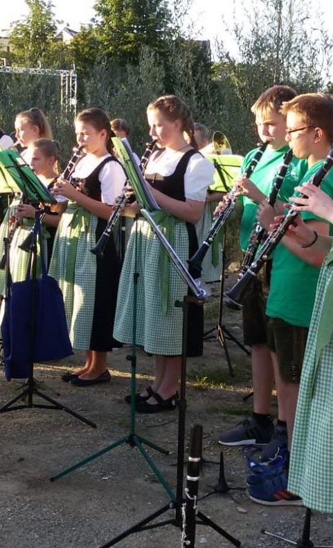 Dirndl & Westen für die Scheebrunner Jungbläser